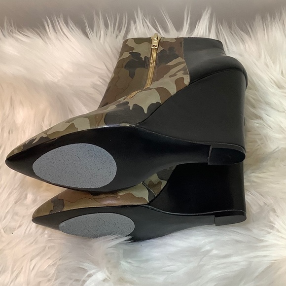 Steve Madden Daaring Camo Wedge Bootie - Picture 5 of 5